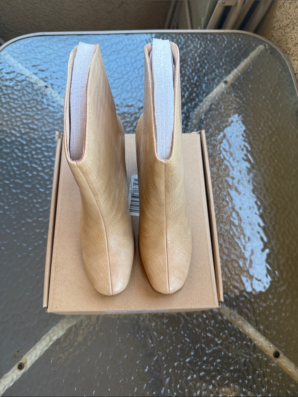 Journee Women’s Brekinn pull on stacked heel booties (TAN)